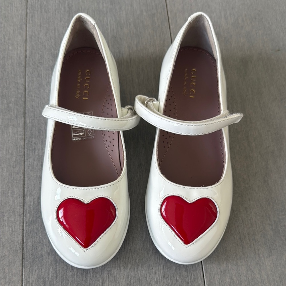 Gucci White and Red Dress Shoes with Heart Design size 26